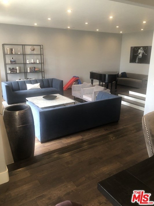 2242 Canyonback Rd, Los Angeles, CA 90049-1177
