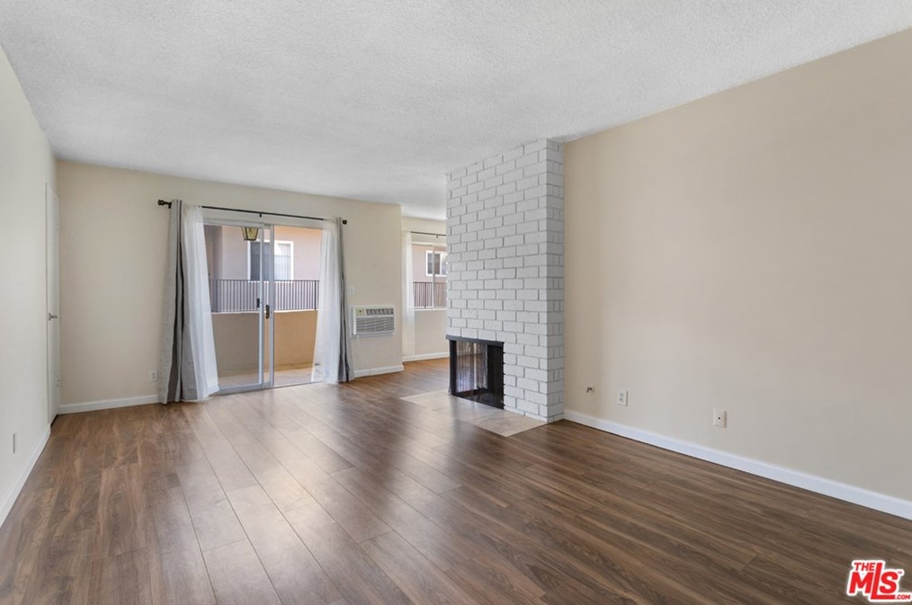 11947 Kiowa Ave #7, Los Angeles, CA 90049