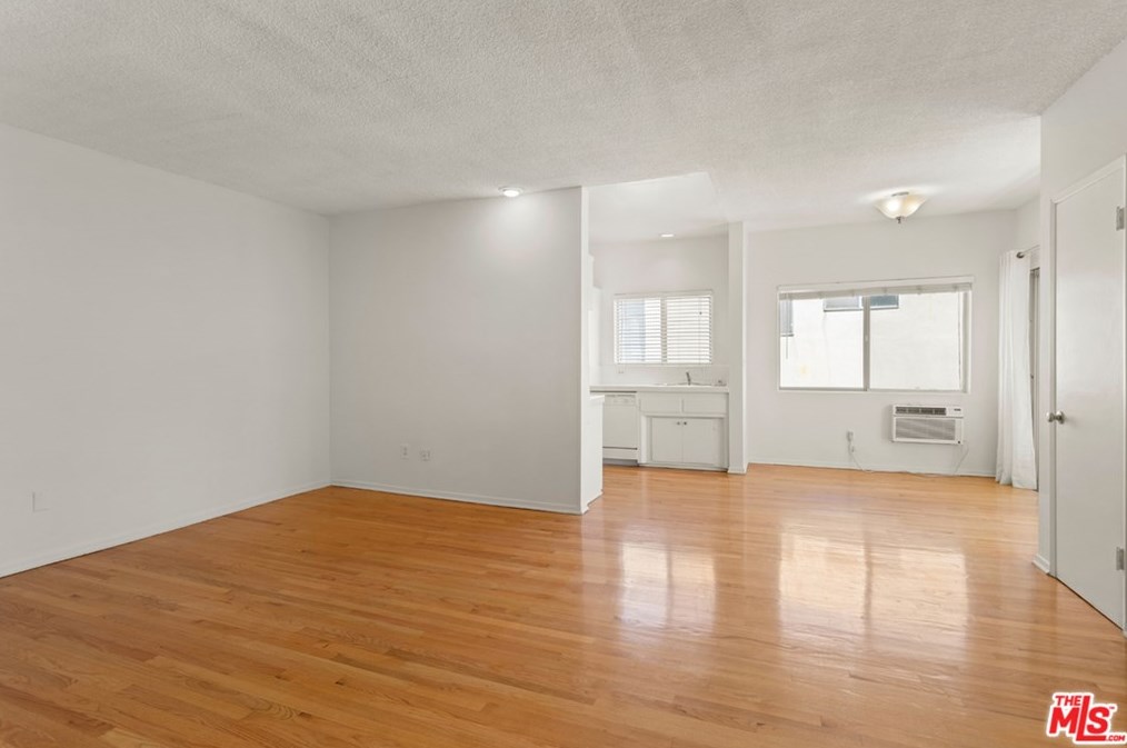11743 Mayfield Ave #4, Los Angeles, CA 90049