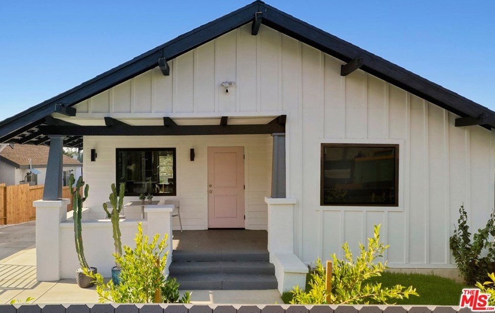 111 Virgil Ave, Los Angeles CA  90004-4811 exterior