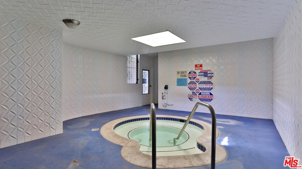 2175 Beverly Glen Blvd, Los Angeles CA  90025-6050 exterior