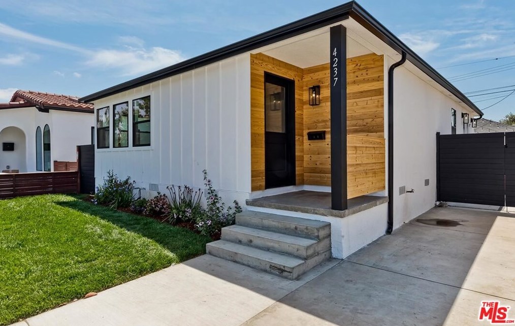 4237 Beethoven St, Los Angeles CA  90066-5705 exterior