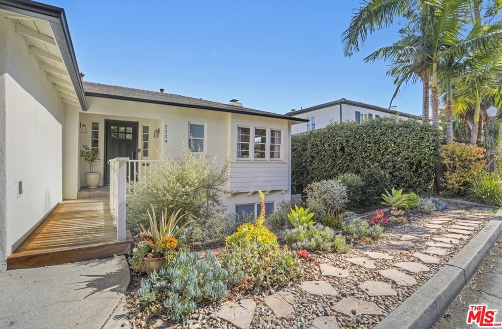 2224 Kenilworth Ave, Los Angeles, CA 90039-3010