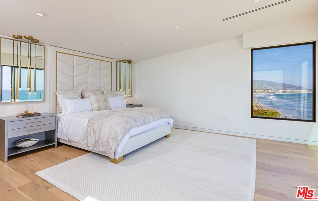 24146 Malibu Rd, Malibu CA  90265-4610 exterior