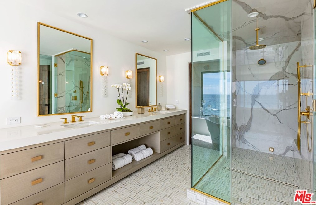 24146 Malibu Rd, Malibu CA  90265-4610 exterior