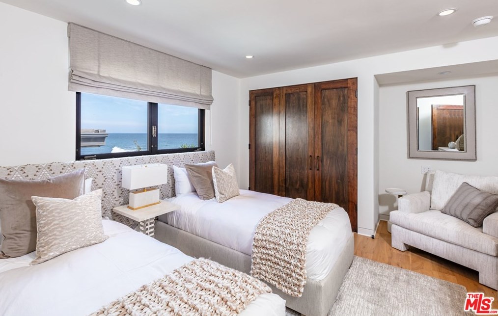 24146 Malibu Rd, Malibu CA  90265-4610 exterior