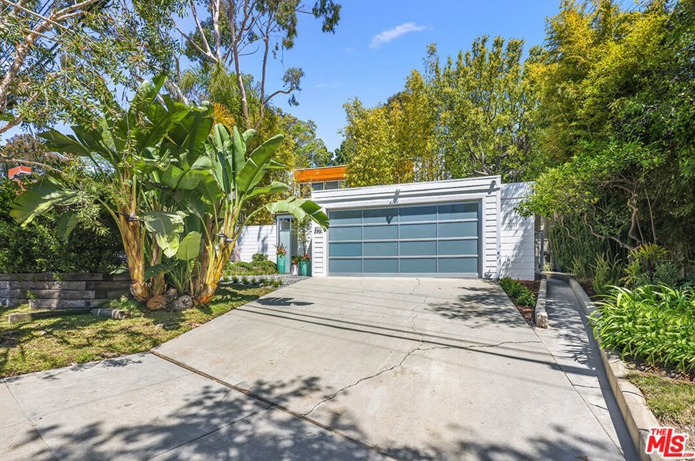 366 Kenter Ave, Los Angeles, CA 90049-2336