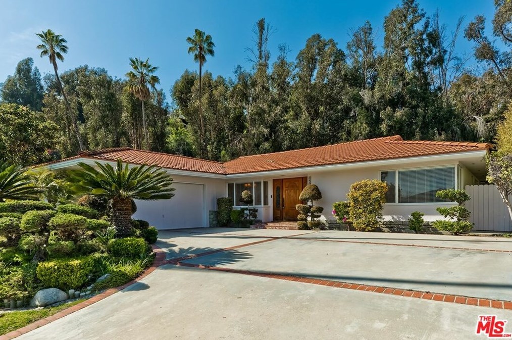 1435 Jonesboro Dr, Los Angeles CA  90049-3626 exterior