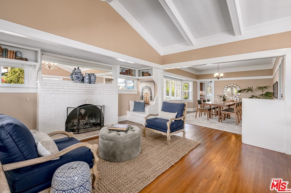 2702 Harvard Blvd, Los Angeles, CA 90018-3524