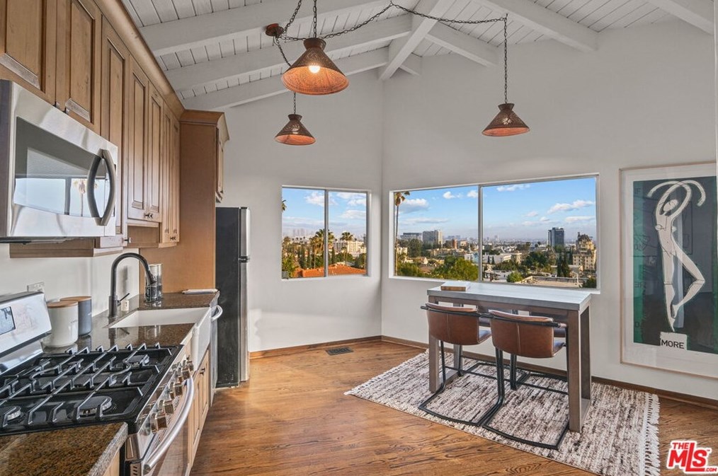 6234 Holly Mont Dr, Los Angeles, CA 90068-3308