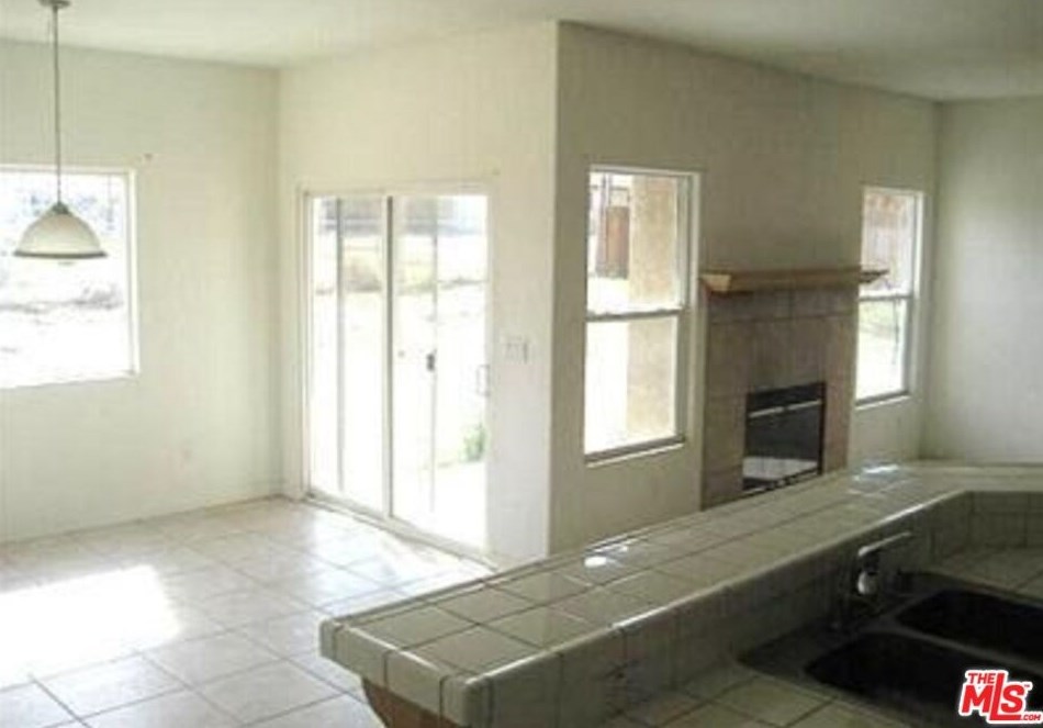 14065 Cajon St, Hesperia, CA 92345-4658