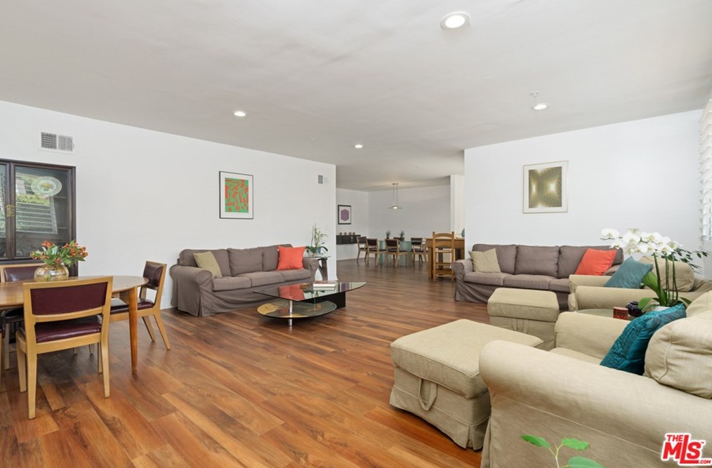 10575 Ashton Ave, Los Angeles, CA 90024-5198