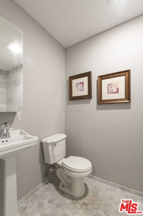 101 Ridgewood Pl, Los Angeles CA  90004-4002 exterior