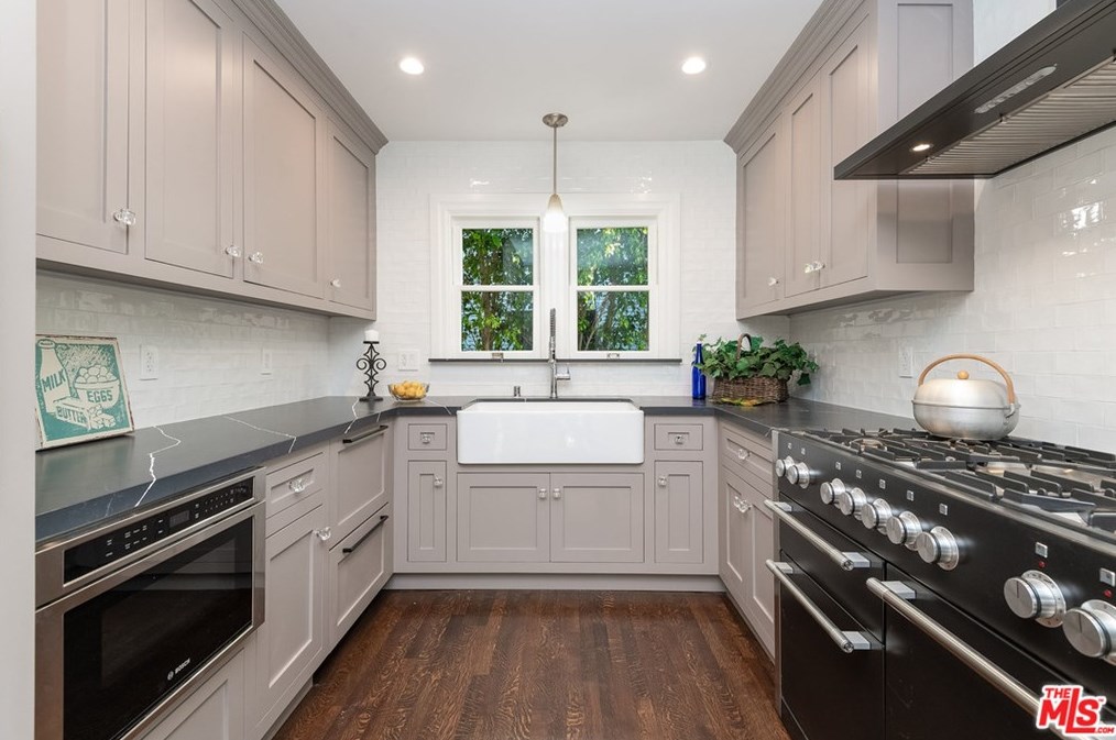 101 Ridgewood Pl, Los Angeles CA  90004-4002 exterior