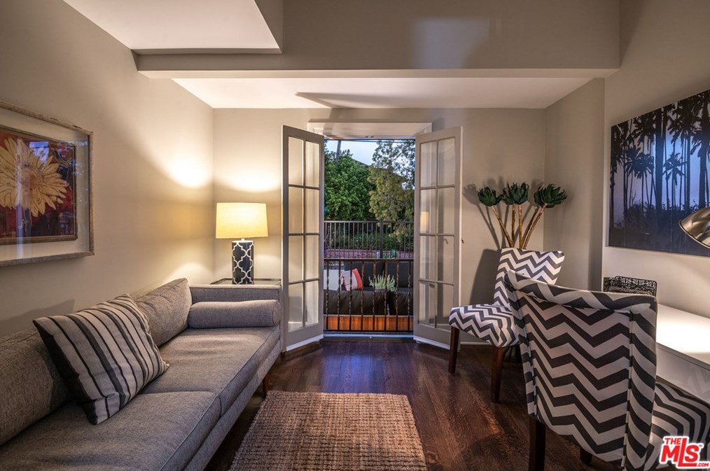 101 Ridgewood Pl, Los Angeles CA  90004-4002 exterior
