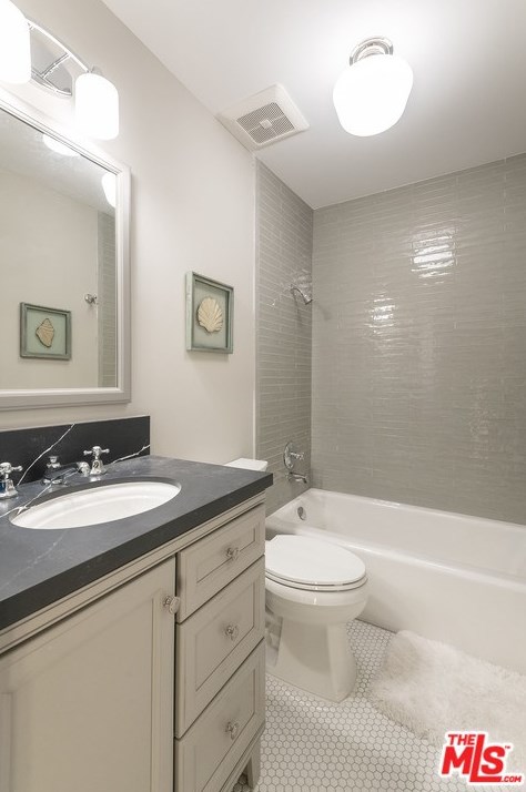 101 Ridgewood Pl, Los Angeles CA  90004-4002 exterior