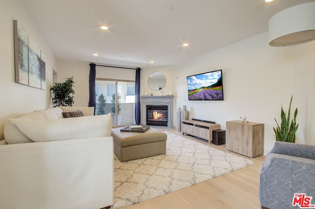 1409 Armacost Ave, Los Angeles, CA 90025-2235