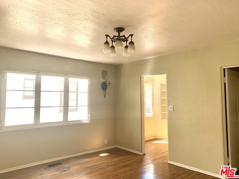 327 Orange Dr, Los Angeles CA  90036-2613 exterior
