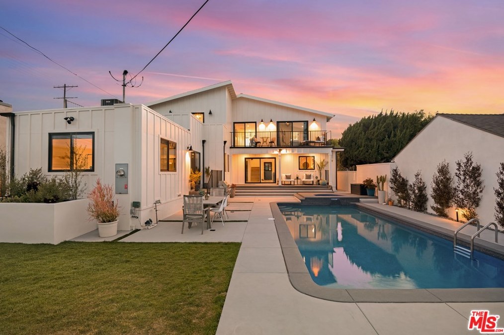 7886 Truxton Ave, Los Angeles CA  90045-2919 exterior