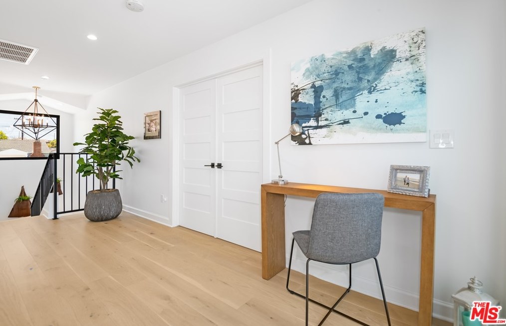 7886 Truxton Ave, Los Angeles CA  90045-2919 exterior