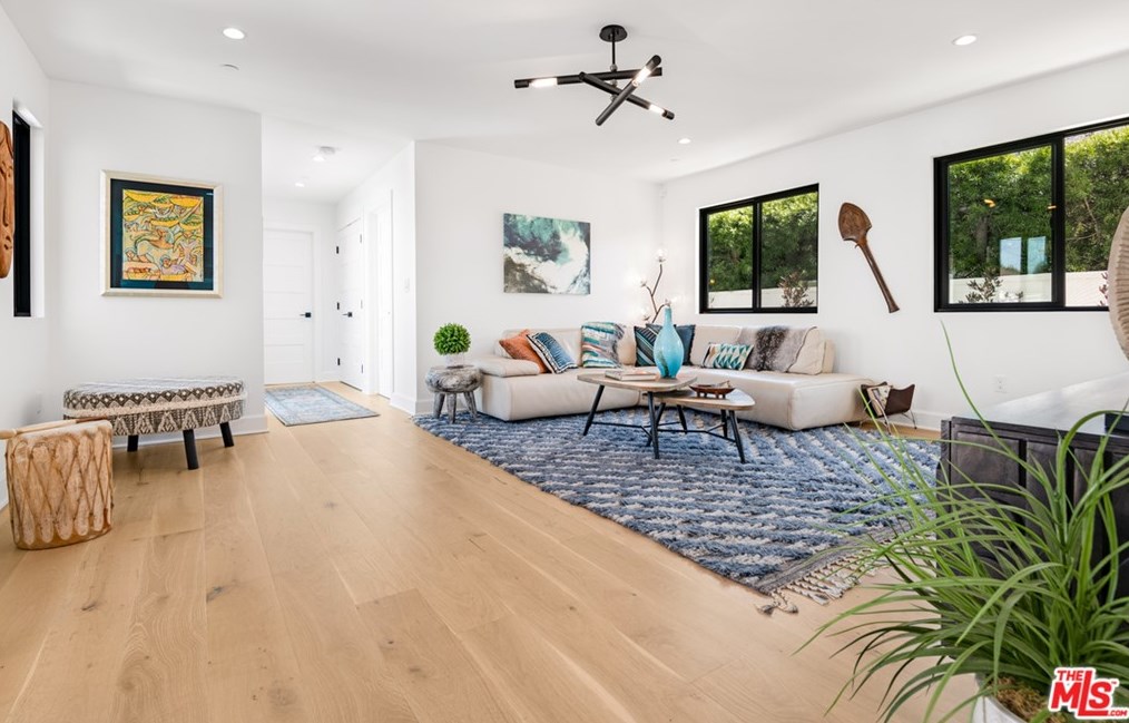 7886 Truxton Ave, Los Angeles CA  90045-2919 exterior