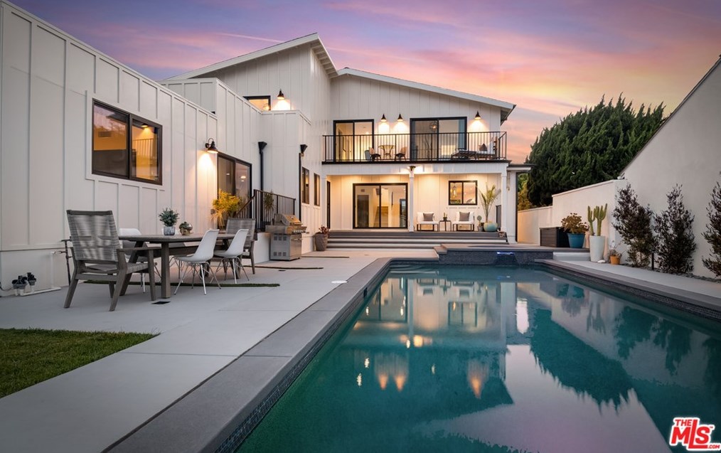 7886 Truxton Ave, Los Angeles CA  90045-2919 exterior