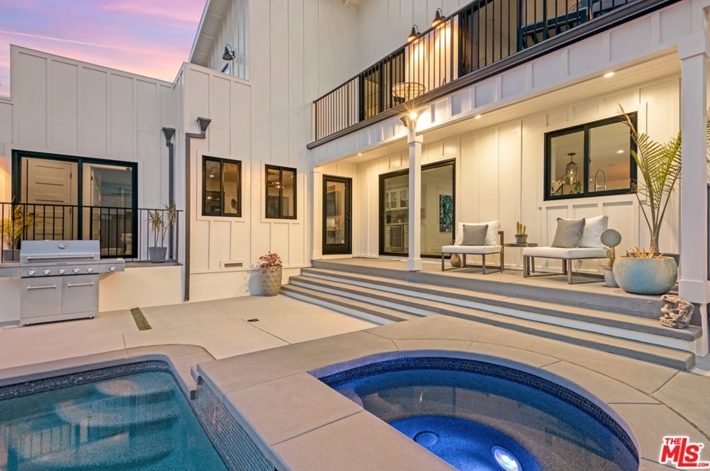 7886 Truxton Ave, Los Angeles CA  90045-2919 exterior