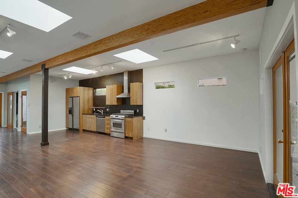 13257 Venice Blvd, Los Angeles CA  90066-3538 exterior