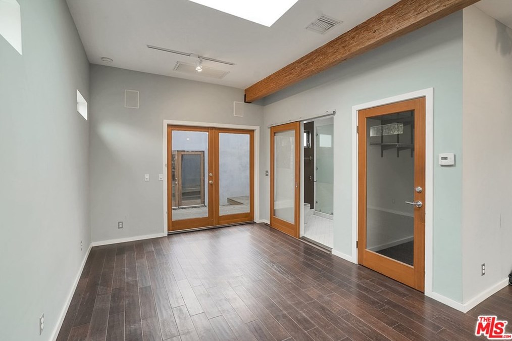 13257 Venice Blvd, Los Angeles CA  90066-3538 exterior