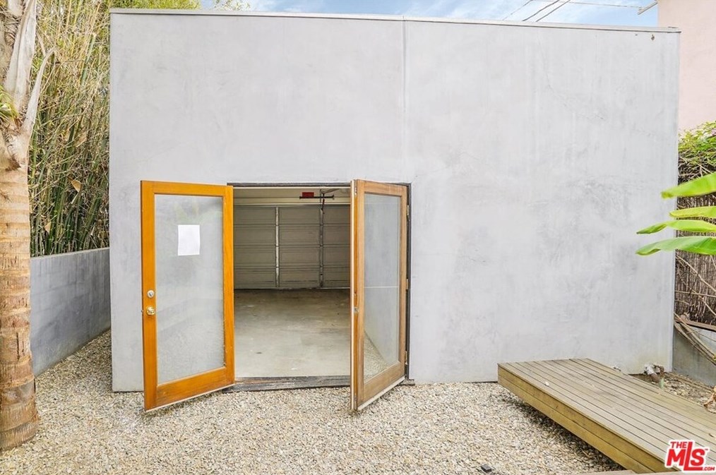 13257 Venice Blvd, Los Angeles CA  90066-3538 exterior