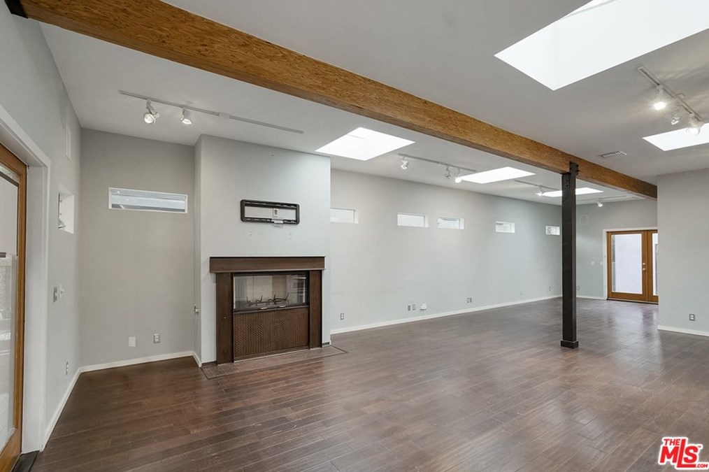 13257 Venice Blvd, Los Angeles CA  90066-3538 exterior