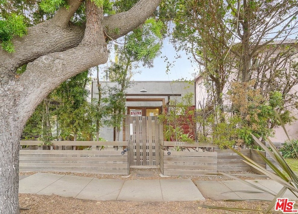 13257 Venice Blvd, Los Angeles CA  90066-3538 exterior
