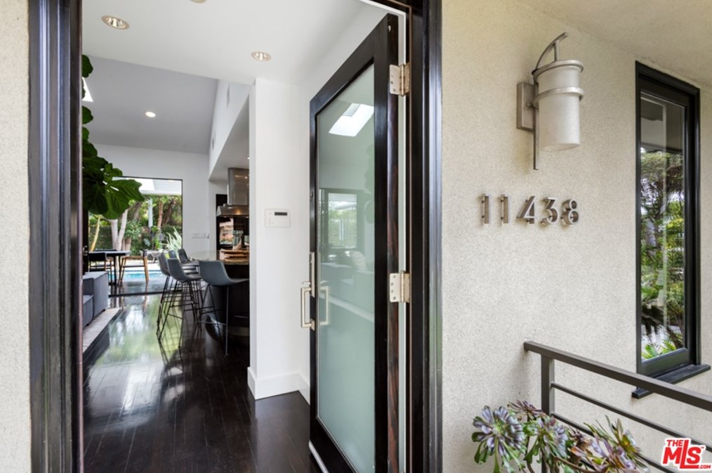 11438 Clover Ave, Los Angeles, CA 90066-1327