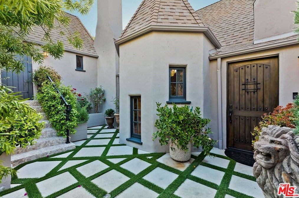 3415 Tareco Dr, Los Angeles, CA 90068-1529