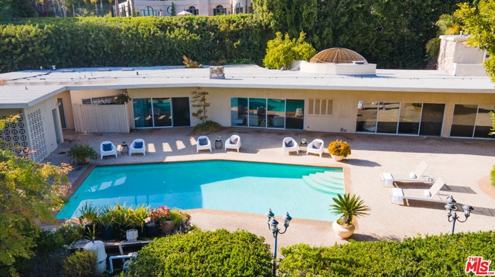 1111 Shadow Hl Way, Beverly Hills CA  90210-2234 exterior