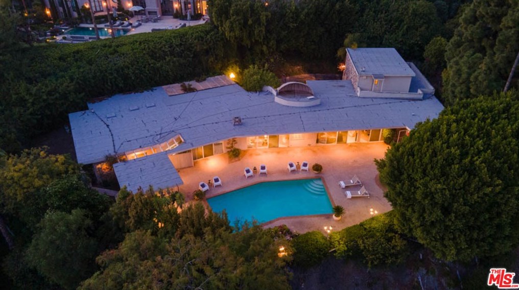 1111 Shadow Hl Way, Beverly Hills CA  90210-2234 exterior