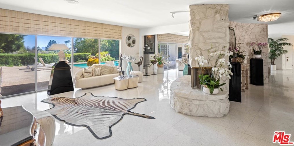 1111 Shadow Hl Way, Beverly Hills CA  90210-2234 exterior