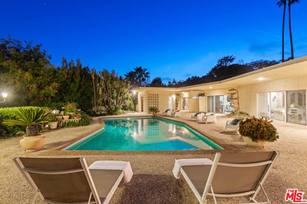 1111 Shadow Hl Way, Beverly Hills CA  90210-2234 exterior