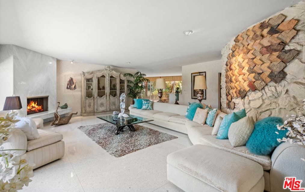 1111 Shadow Hl Way, Beverly Hills CA  90210-2234 exterior
