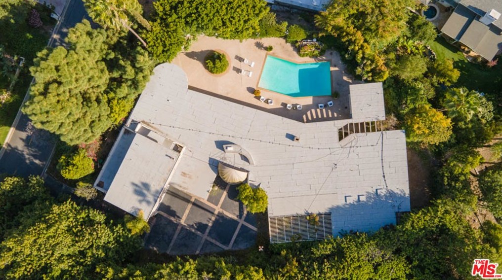 1111 Shadow Hl Way, Beverly Hills CA  90210-2234 exterior