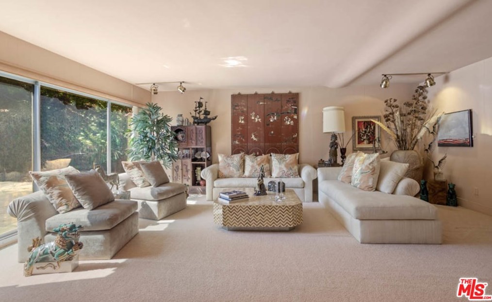 1111 Shadow Hl Way, Beverly Hills CA  90210-2234 exterior
