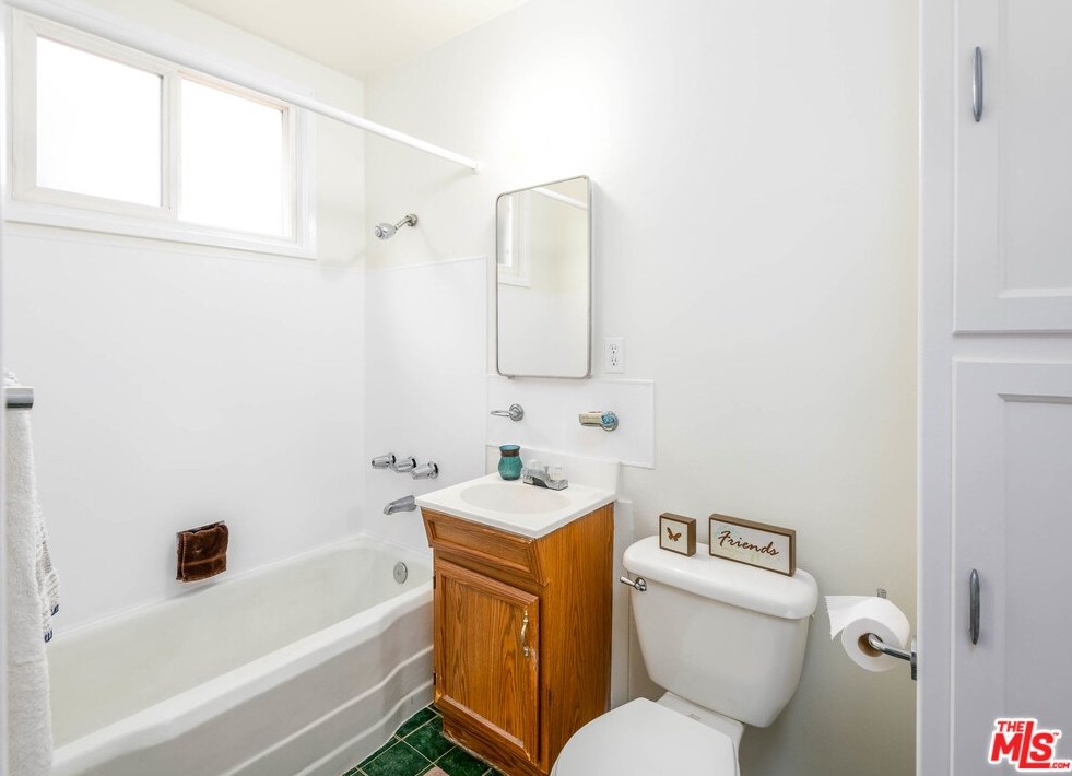 7645 Midfield Ave, Los Angeles CA  90045-3233 exterior