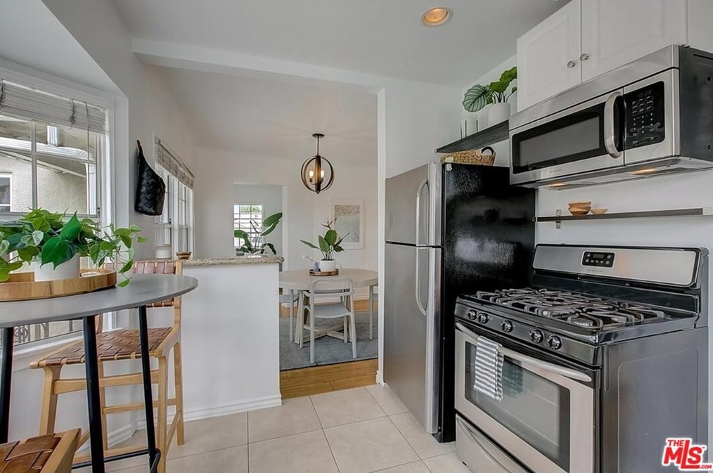 1438 Stanley Ave, Los Angeles CA  90019-3846 exterior