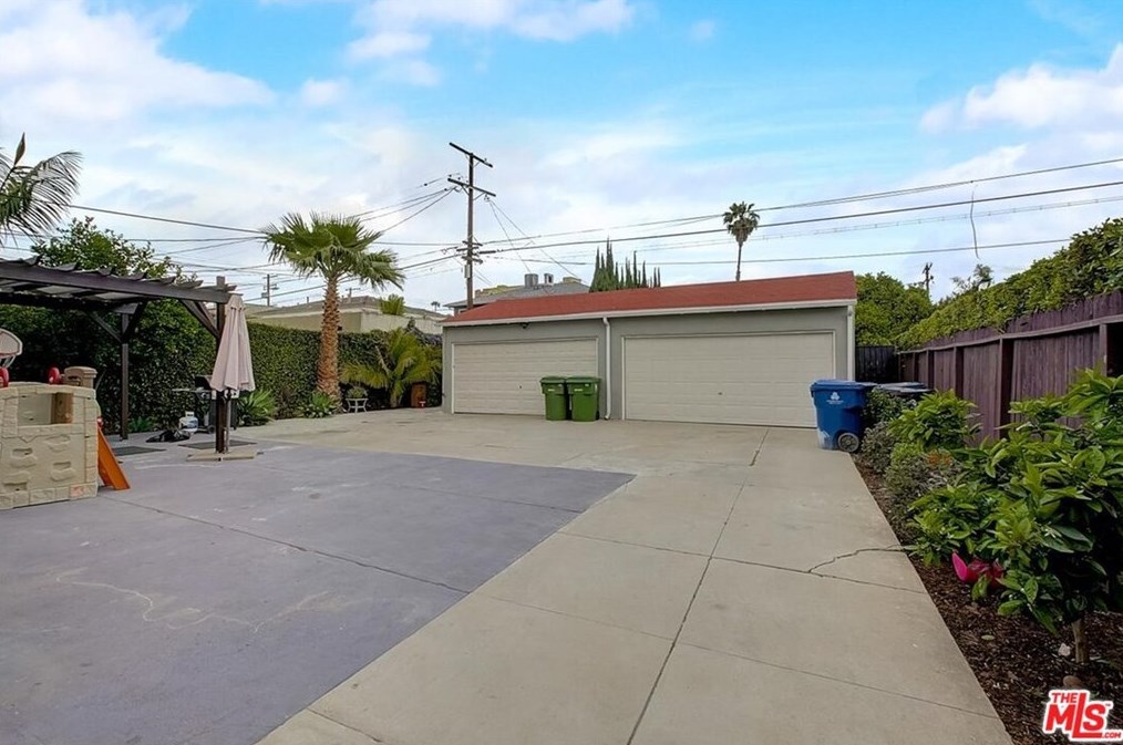 1438 Stanley Ave, Los Angeles CA  90019-3846 exterior
