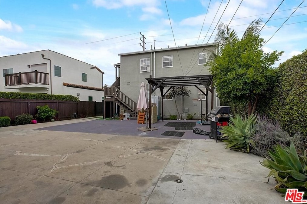 1438 Stanley Ave, Los Angeles CA  90019-3846 exterior