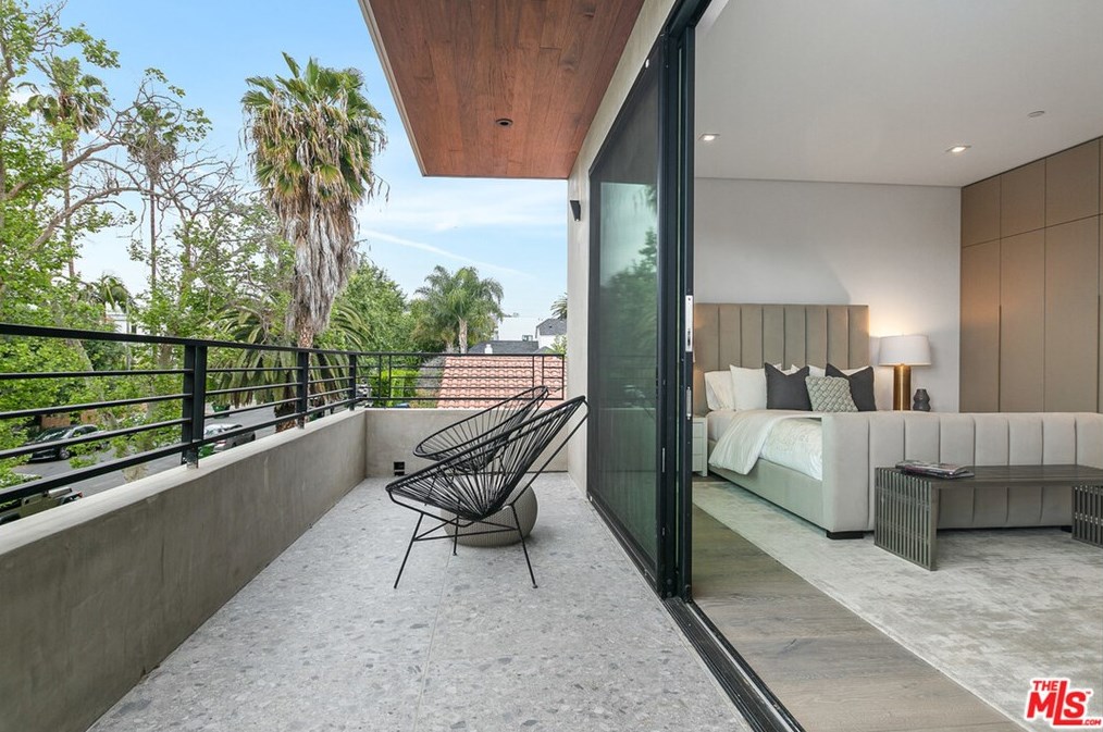 716 Fuller Ave, Los Angeles CA  90046-4222 exterior