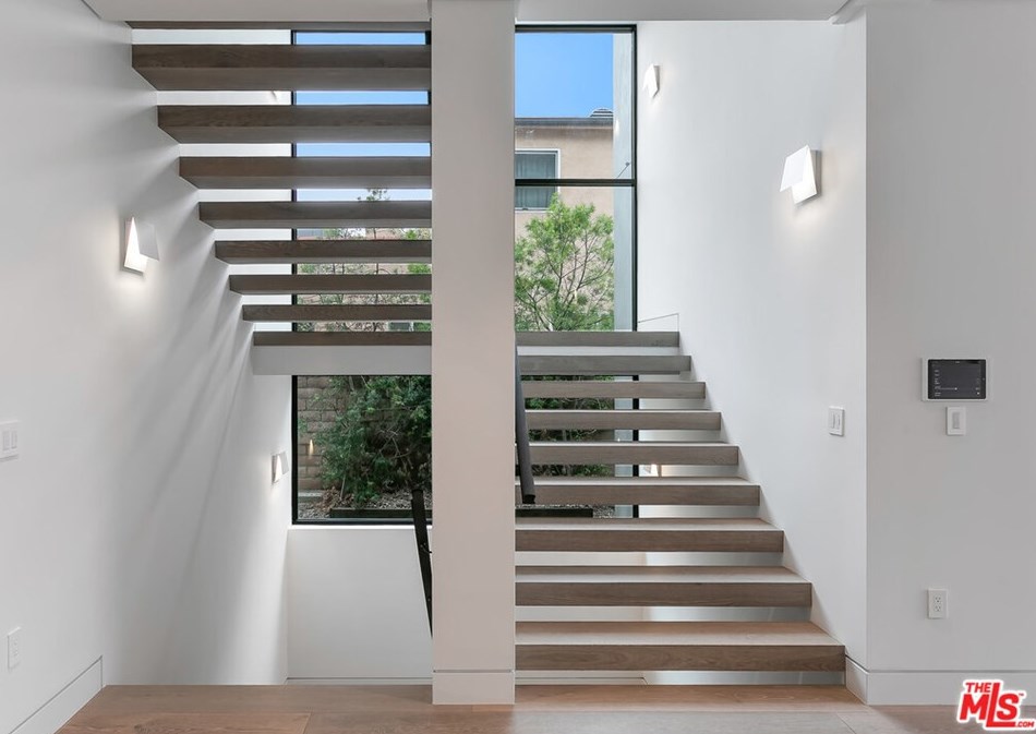 716 Fuller Ave, Los Angeles CA  90046-4222 exterior