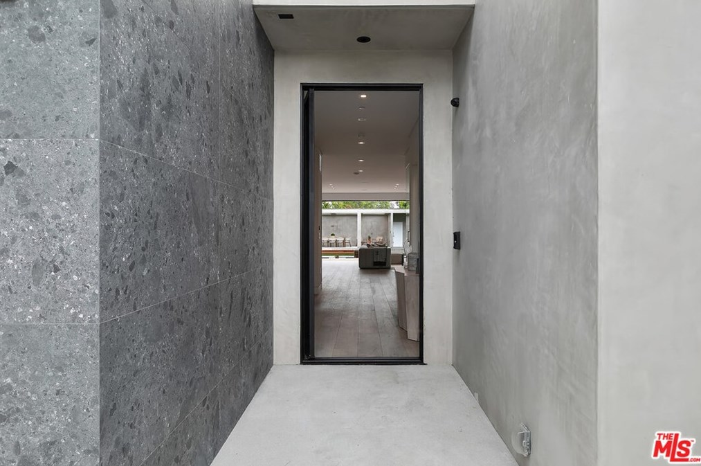 716 Fuller Ave, Los Angeles CA  90046-4222 exterior