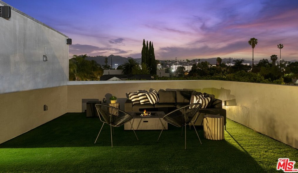716 Fuller Ave, Los Angeles CA  90046-4222 exterior