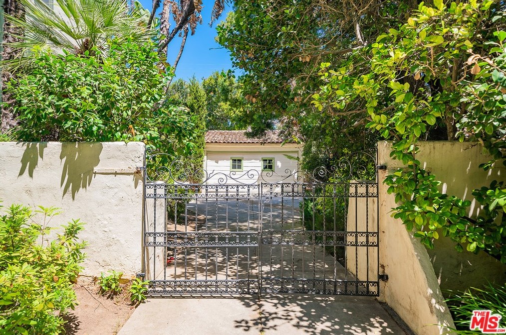 626 Moreno Ave, Los Angeles CA  90049-4832 exterior